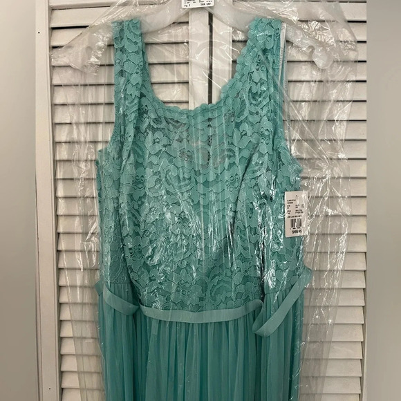 NWT Davids Bridal Long Lace Mesh Bridesmaid Dress - Picture 2 of 9